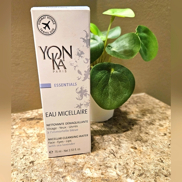 Micellar cleansing water - Picture 1 of 4